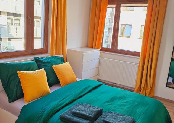 Grochow Apartment | Zielony przystanek w Warszawie