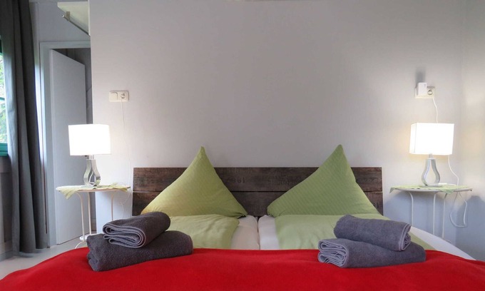 Dessau-Rosslau Apartment | Zimmer 6, Gästepavillion - Landhaus Dessau