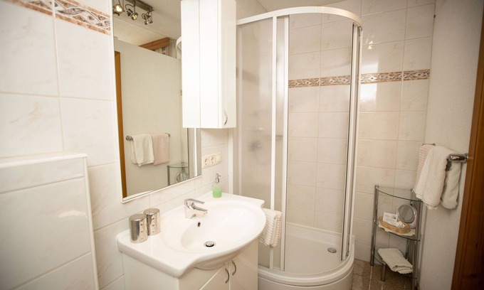 Schoerfling am Attersee Apartment | Zimmer de Luxe 2 - Pension Knoll