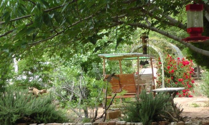 Leeds House | Zion 40 min! 3bd. Affordable. 1 mile off I-15. Family-friendly. Basketball Court