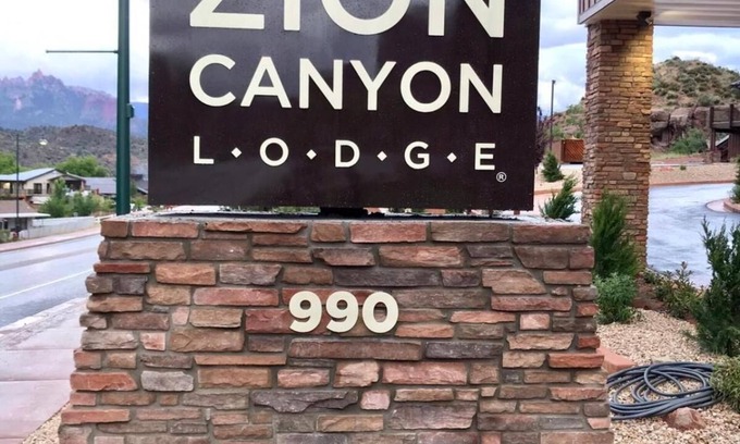 Zion National Park South Entrance Hotel | Zion Canyon Lodge