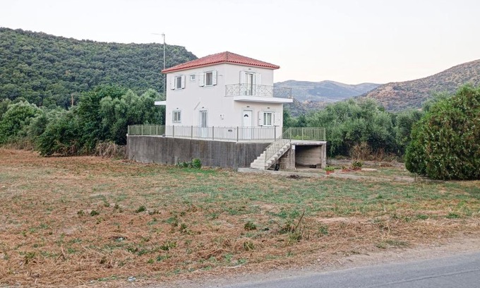 Karvelas House | Zoi's Hοuse.Vacation home in Mani near Vathi beach