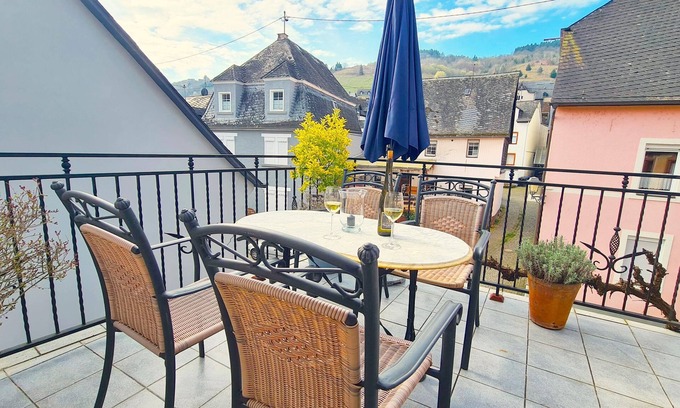 Reil Apartment | Zum Weinstock - Klimatisierte Wohnung mit Sonnenterrasse im Malerischen Weinort