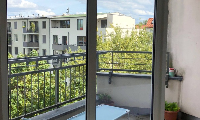 Weissensee Condo | Zwei Gemütliche Schlaf & Arbeitszimmer in Heller Wohnung mit Balkonen Zentral