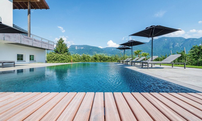 Tramin Apartment | "Zwerger Süden" vacation apartment with balcony, pool and large sunbathing lawn