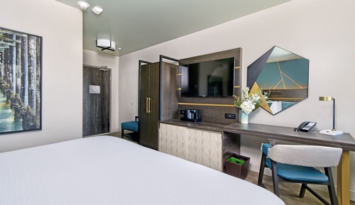 Premium Room, 1 King Bed, Partial Ocean View