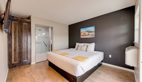 Standard King Accessible