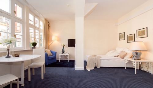 Carl Suites Standard