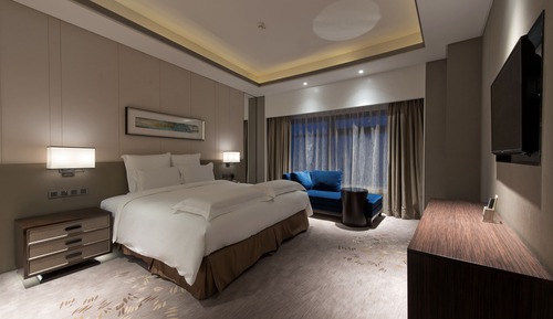 Deluxe Room, 1 King Bed, City View
