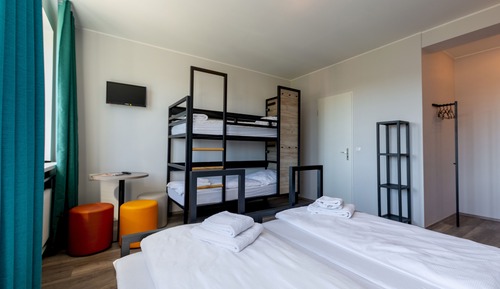 Family Room (2 Adults + 2 Children)