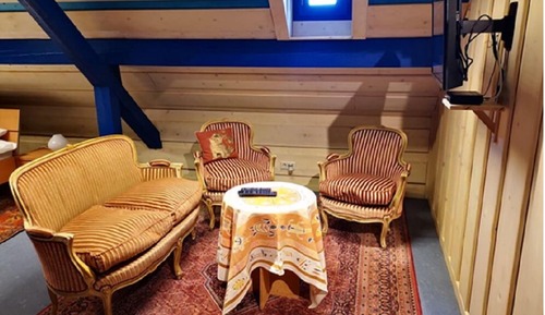 Family Room, Shared Bathroom (1)