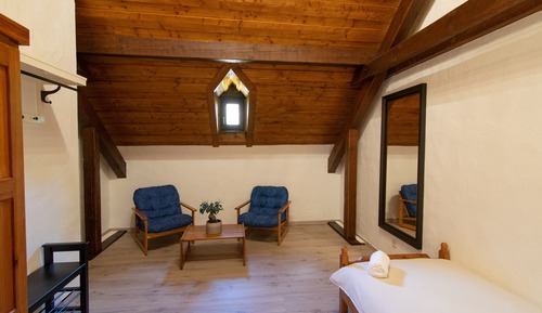 Single Room, Shared Bathroom
