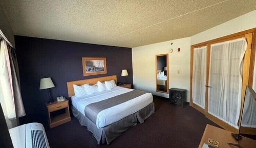 2 Room Suites, 1 King Bed and 1 Sofa Bed