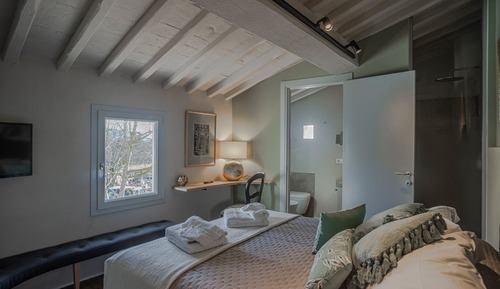 Suite, Jetted Tub