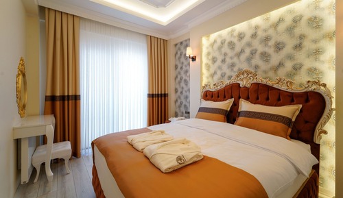 Deluxe Suite