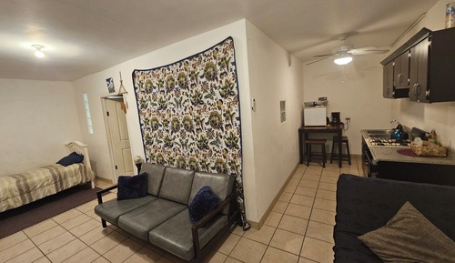 Queen Apartment with kitchenette