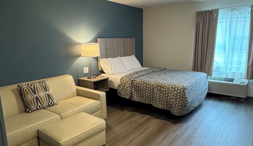 Queen Suite with Sofa