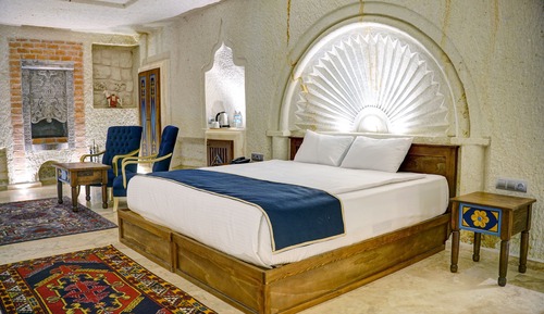 Honeymoon Suite