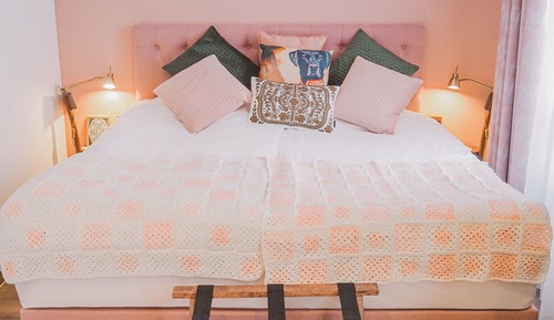 Room (ALMA's Zweier Zimmer)