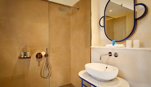 Room, 2 Twin Beds (Art Plus)