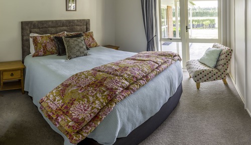 Comfort Room, Garden View