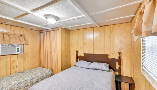House (2 Bedrooms)