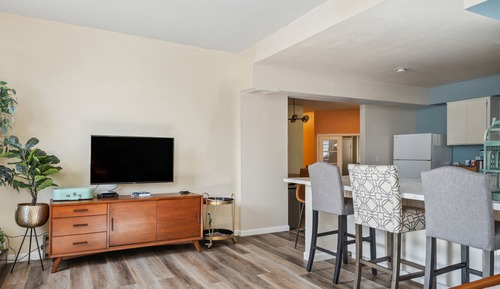 Suite 105 (Not Pet Friendly)