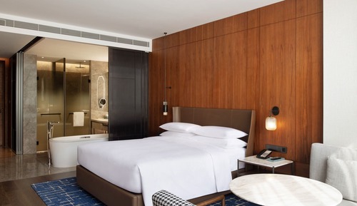 Premium Room, 1 King Bed, Garden View