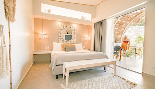 Classic Double Room, Ensuite, Pool View