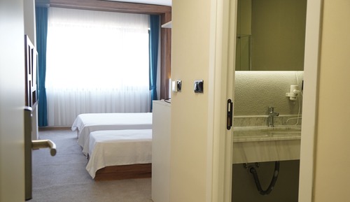 Standard Triple Room, Non Smoking, City View