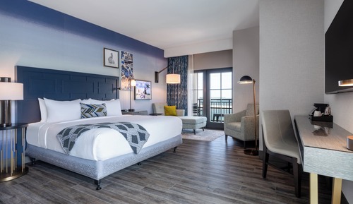 Premium Room, 1 King Bed, Mobility Accessible, Non Smoking (Communications)