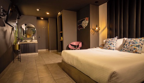 Double Room, 1 Queen Bed