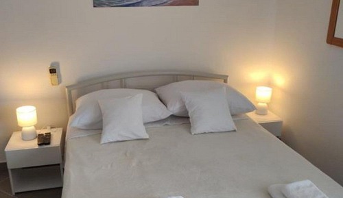 Studio (Studio Apartment)