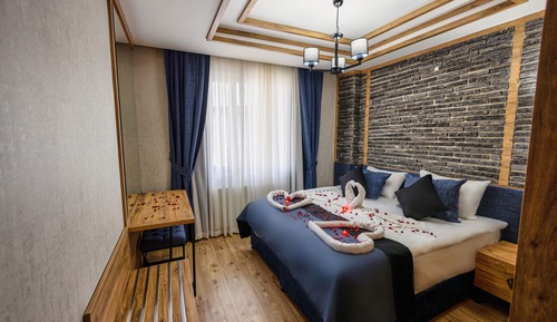 Royal Residence King Mountain View