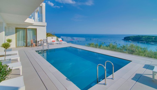 Deluxe Suite with Sea View