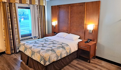 Standard Room, 1 Queen Bed, Non Smoking