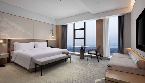 Deluxe Room, 1 King Bed, Non Smoking, City View