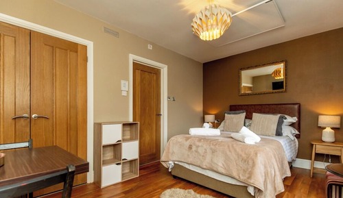 Overton - All dog friendly