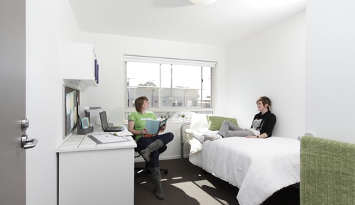 Single Room in a 5 Share Apartment with Shared Bathroom