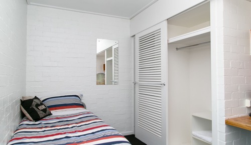 7 Bedrooms Apartment