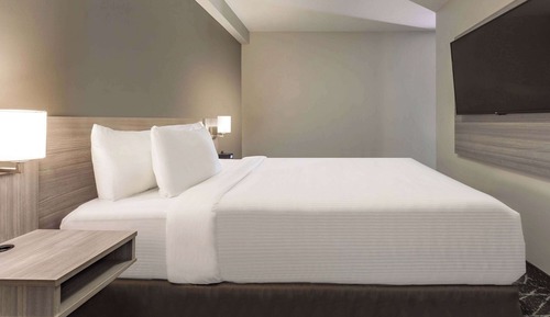 Suite, 1 Bedroom, Non Smoking (1 Queen Bed)