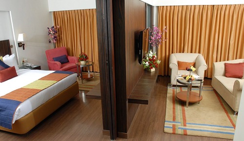Deluxe Suite (Deluxe Suite)