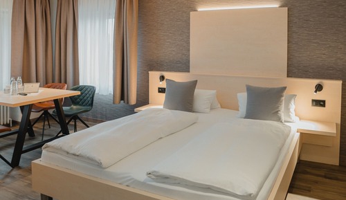 Room (6 Persons)