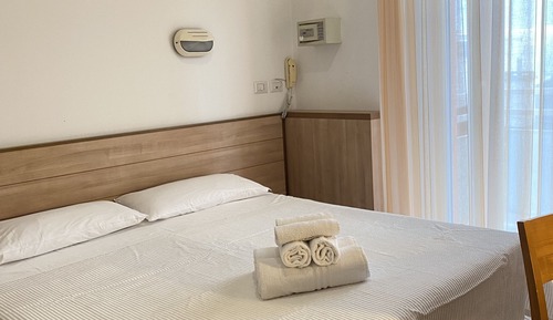 Basic Double Room Single Use, 1 Large Twin Bed, Air conditioning