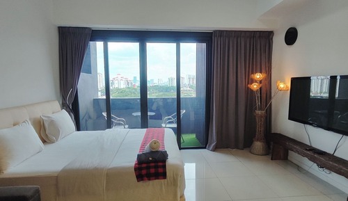 Signature Studio, City View, Lakeside