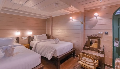 Standard Twin Room