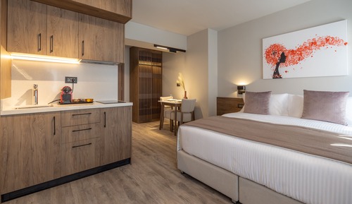 Urban Queen Comfort Studio