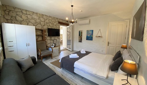 Deluxe Triple Room, Pool Access, Ground Floor