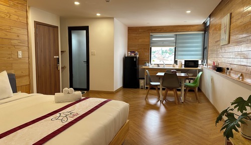 Deluxe Studio