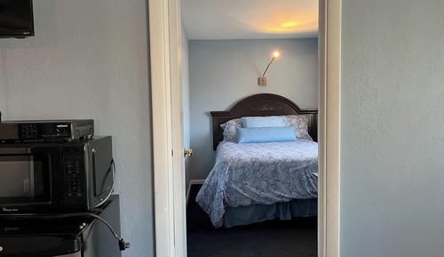 2 Twin Beds and 1 Double Bed